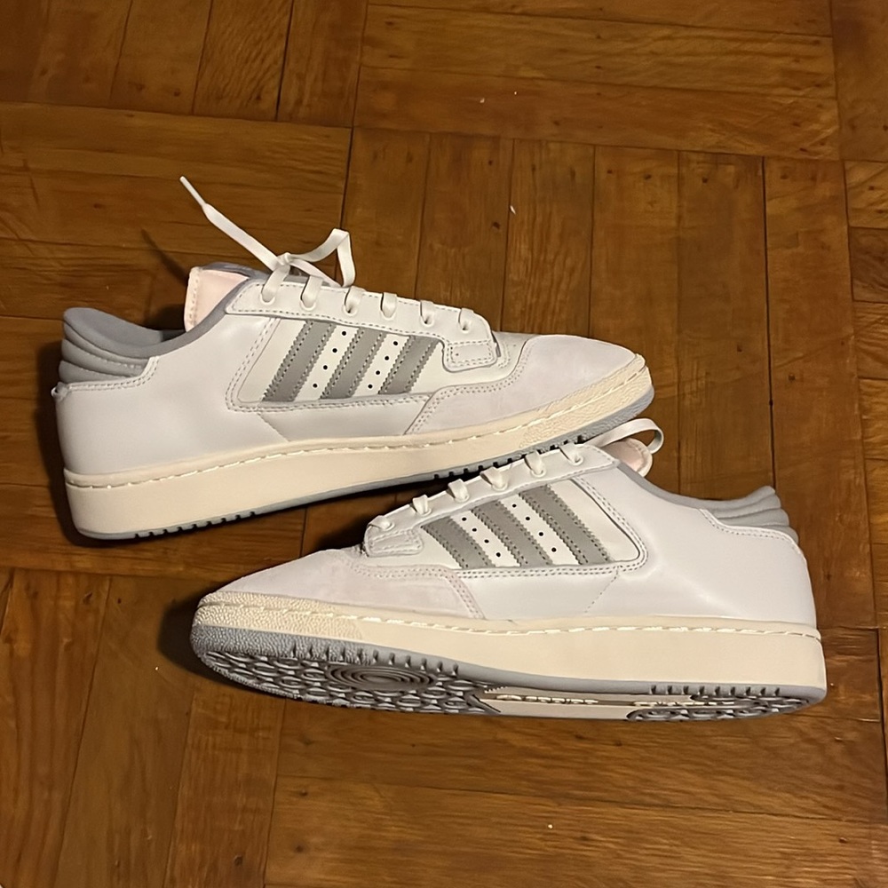 Adidas - Picture 7 of 8